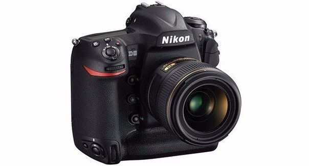 Nikon     D5